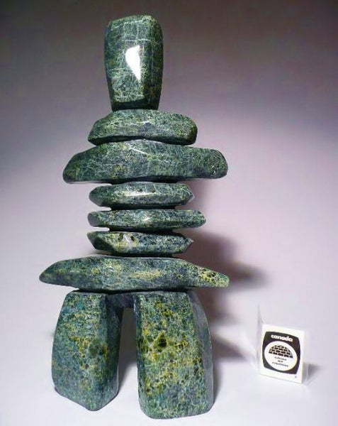 Inukshuk 12" par Qavavau Shaa