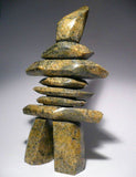 Inukshuk 13,25" par Qavavau Shaa